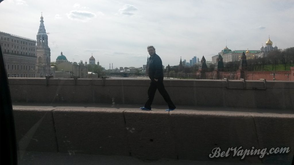 А вот этого дядю я спросил в окно: "Эй, друг! Гражданский авиация правильно еду?" (с) к-ф "Мимино"